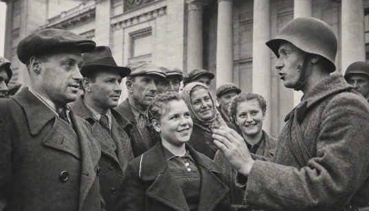 Встреча после разлуки: как три истории рассказали историю единства. История вторая
