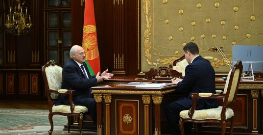 Президенту было доложено о готовности учреждений образования к началу нового учебного года. Александр Лукашенко принял с докладом Министра образования
