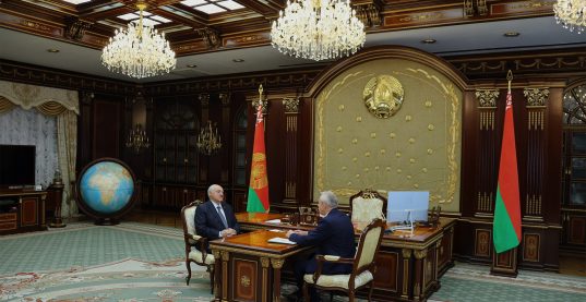 Александр Лукашенко принял с докладом Председателя Палаты представителей Игоря Сергеенко