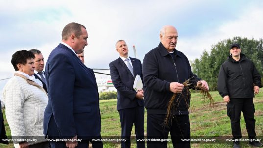 Президент совершает рабочую поездку в Шкловский район Могилевской области