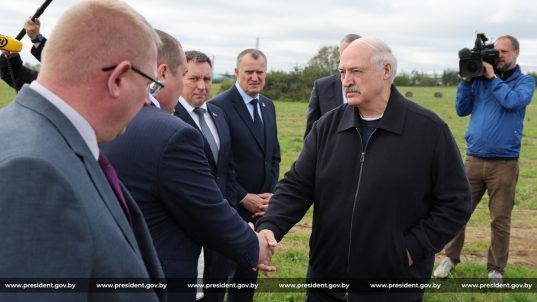 Президент совершает рабочую поездку в Шкловский район Могилевской области