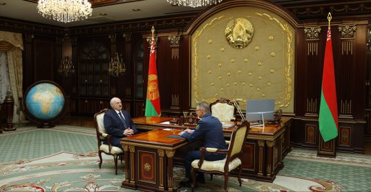 Александр Лукашенко принял с докладом Председателя Государственного таможенного комитета Владимира Орловского