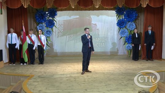 Единство поколений: церемония посвящения в пионеры и октябрята