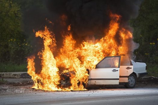 В Солигорском районе мужчина получил ожоги, пытаясь потушить свой автомобиль - МЧС