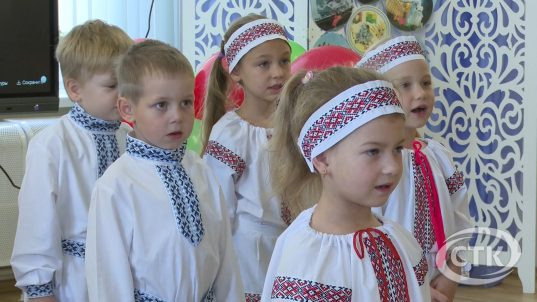 Воспитанники детского сада № 43 празднуют День народного единства
