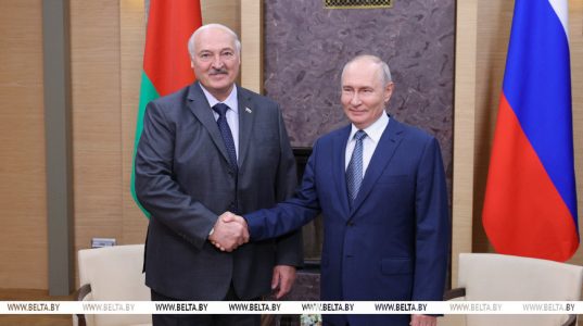 Александр Лукашенко поздравил Президента России Владимира Путина с днем рождения