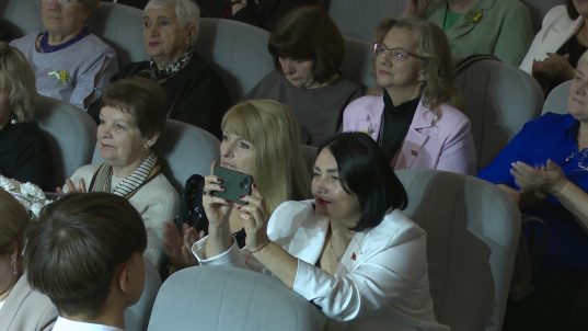В Солигорске наградили более 140 учителей. В канун профессионального праздника они получили заслуженные награды