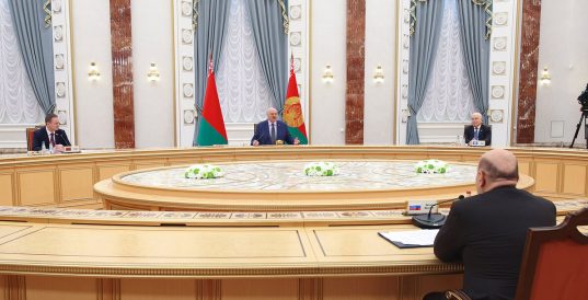 Президент проводит встречу с главами делегаций - участников заседания Евразийского межправительственного совета