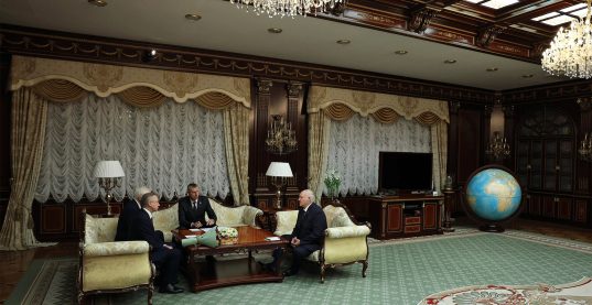 Александр Лукашенко провел встречу с губернатором Санкт-Петербурга Александром Бегловым