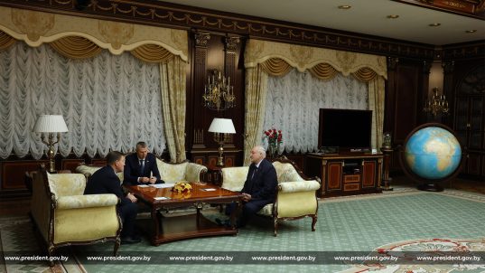 Александр Лукашенко заверил Андрея Турчака в готовности белорусской стороны развивать сотрудничества по тем направлениям, которые будут интересны Республике Алтай