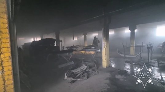 Спасатели ликвидировали загорание на СТО в Солигорском районе