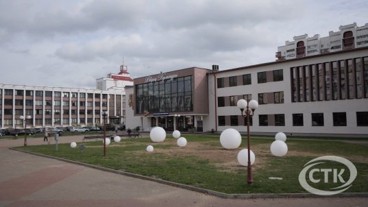 Красота вокруг Дворца культуры – новый арт-объект украсил площадь