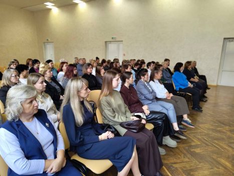 Семья, общество, государство»: Алла Калеева встретилась с педагогами средней школы №3 г. Солигорска