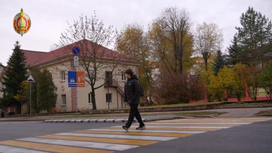 Вблизи пешеходных переходов - максимум внимания!