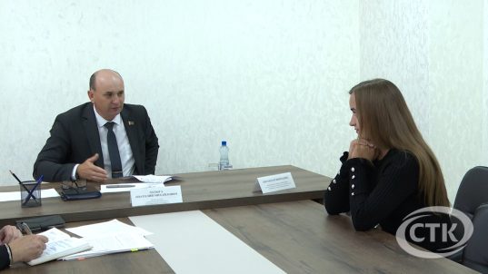 Вопросы отопления, предоставления социального жилья – Анатолий Лодыга провел прием граждан